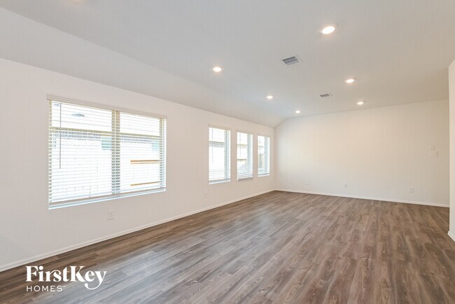Building Photo - 18442 Summit Ranch Dr