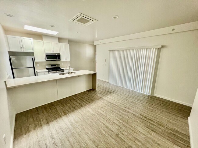 Foto del edificio - 4540 Ingraham St