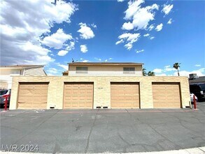 Building Photo - 5246 Golden Ln