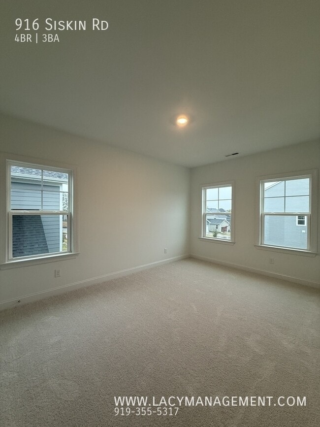 Foto del edificio - 916 Siskin Rd