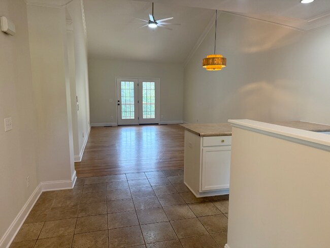 Foto del edificio - 529 E Perkins Creek Rd