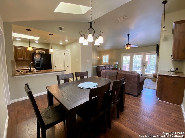 Foto del edificio - 531 Woodlake Dr