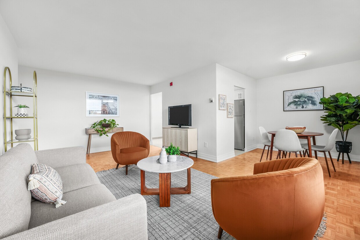 Photo principale - RENOVATED 3BD 1 Bathroom in PRIME ETOBICOKE