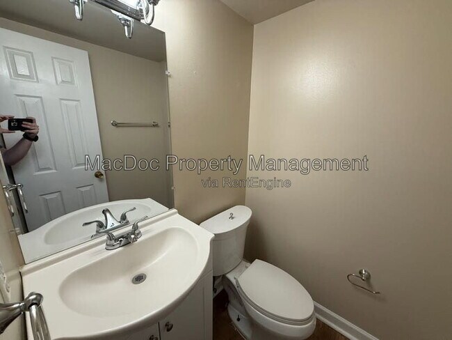 Building Photo - 14611 Earlham Ct