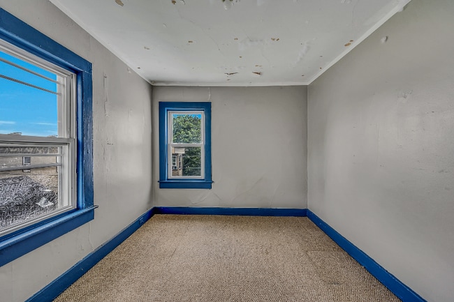 Building Photo - 608 S Webster Ave