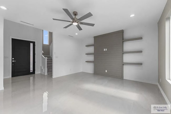 Building Photo - 7513 Pinewood Lk
