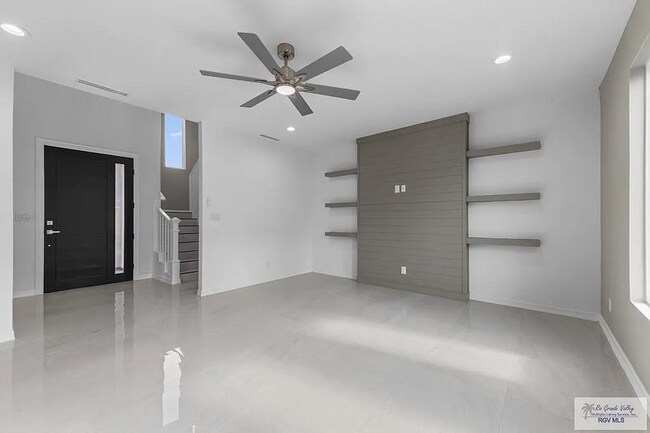 Foto del edificio - 7513 Pinewood Lk