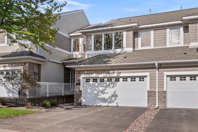 Building Photo - 15601 Lilac Dr