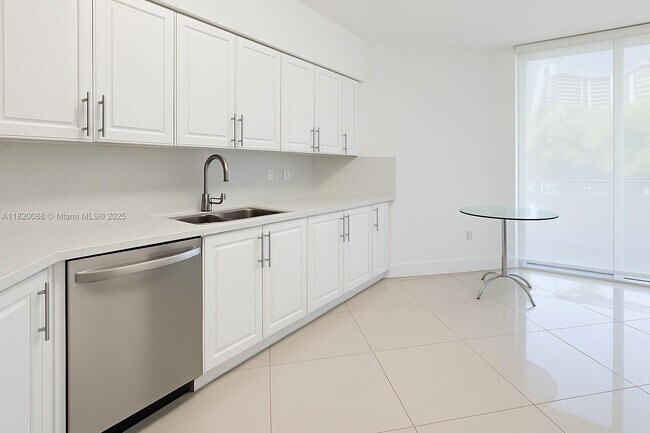 Foto del edificio - 3370 Hidden Bay Dr