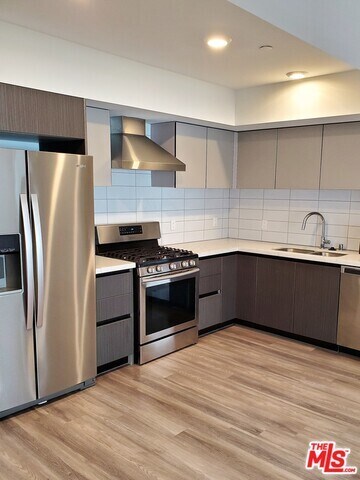 Foto del edificio - 5030 Rosewood Ave