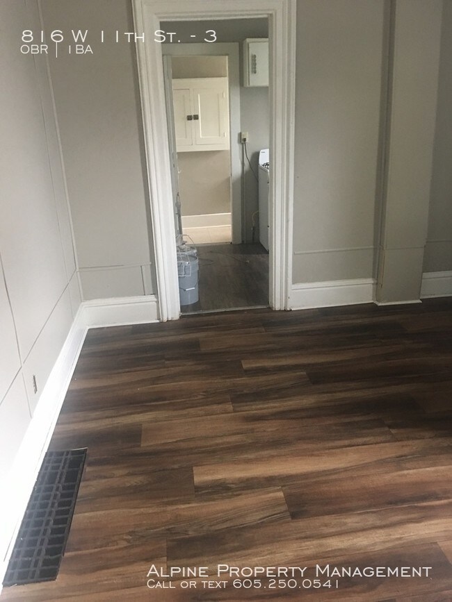 Foto del edificio - 816 W 11th St