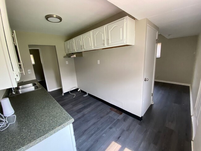 Building Photo - 10648 Spring Garden Dr