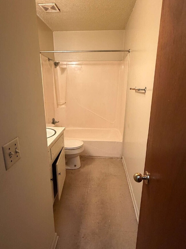 Building Photo - Available for rent, Midland City Apartment!