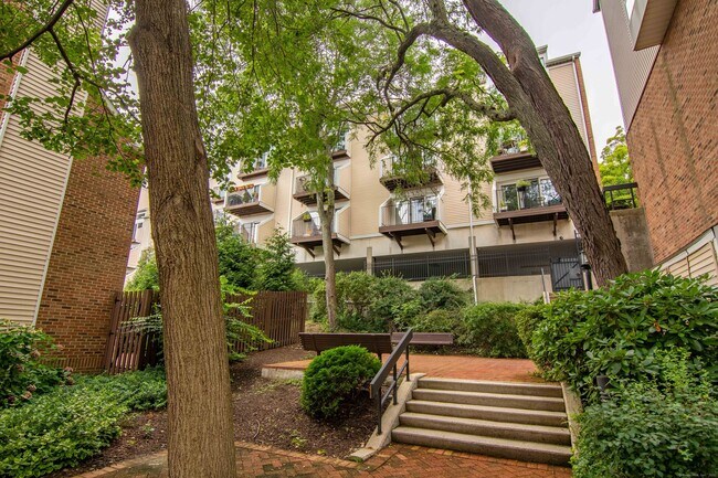 Foto del edificio - 43 Highland Rd