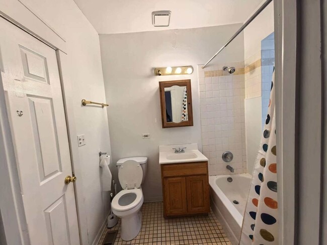 Building Photo - 651 E 50th Pl