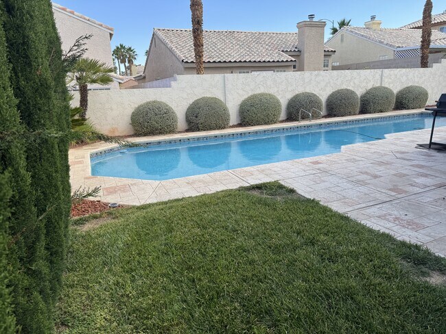 Foto del edificio - 7621 Belmondo Ln