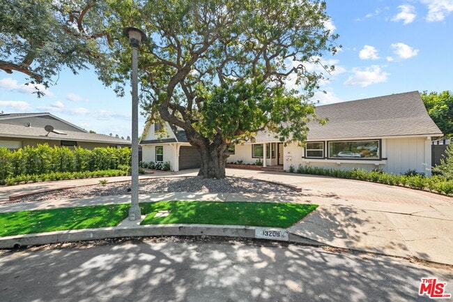 Building Photo - 13208 Dobbins Pl