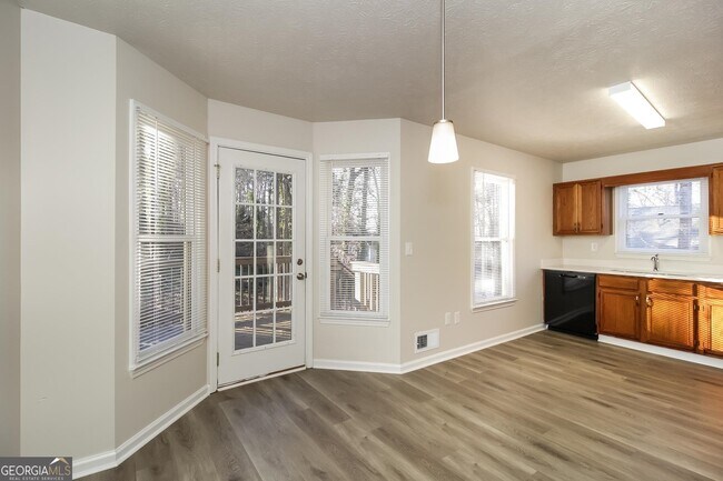 Foto del edificio - 413 Oak Landing Dr