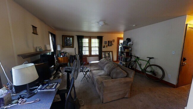 Foto del edificio - 2 br, 1 bath Triplex - 1514 Golden Ave Unit 2