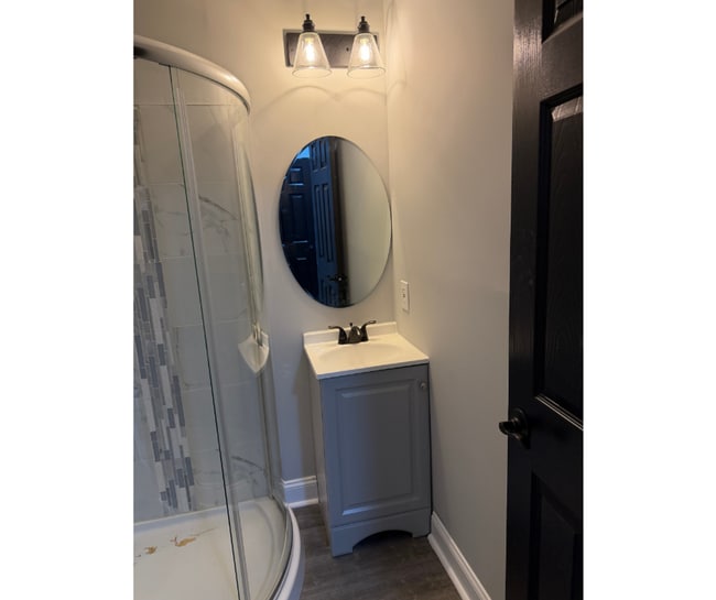 Foto del edificio - 3325 E Monument St