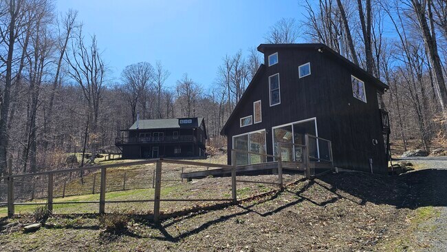 Foto del edificio - 111 Wiswall Hill Rd