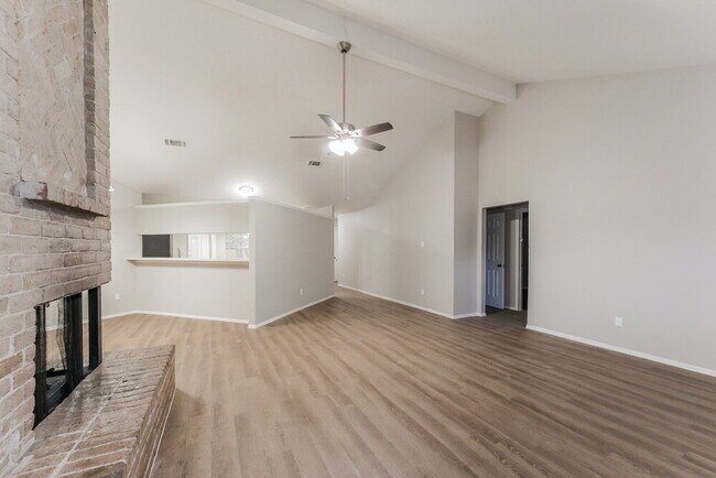 Foto del edificio - 2406 Heathergold Dr