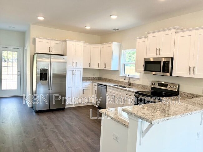 Building Photo - 2204 Iowa St