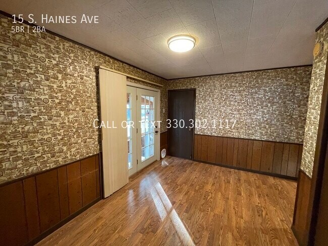 Foto del edificio - Five bedroom two bathroom home for rent