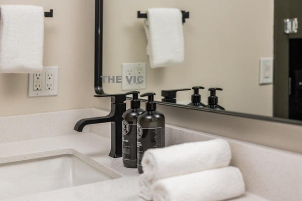 Building Photo - Studio's at The Vic