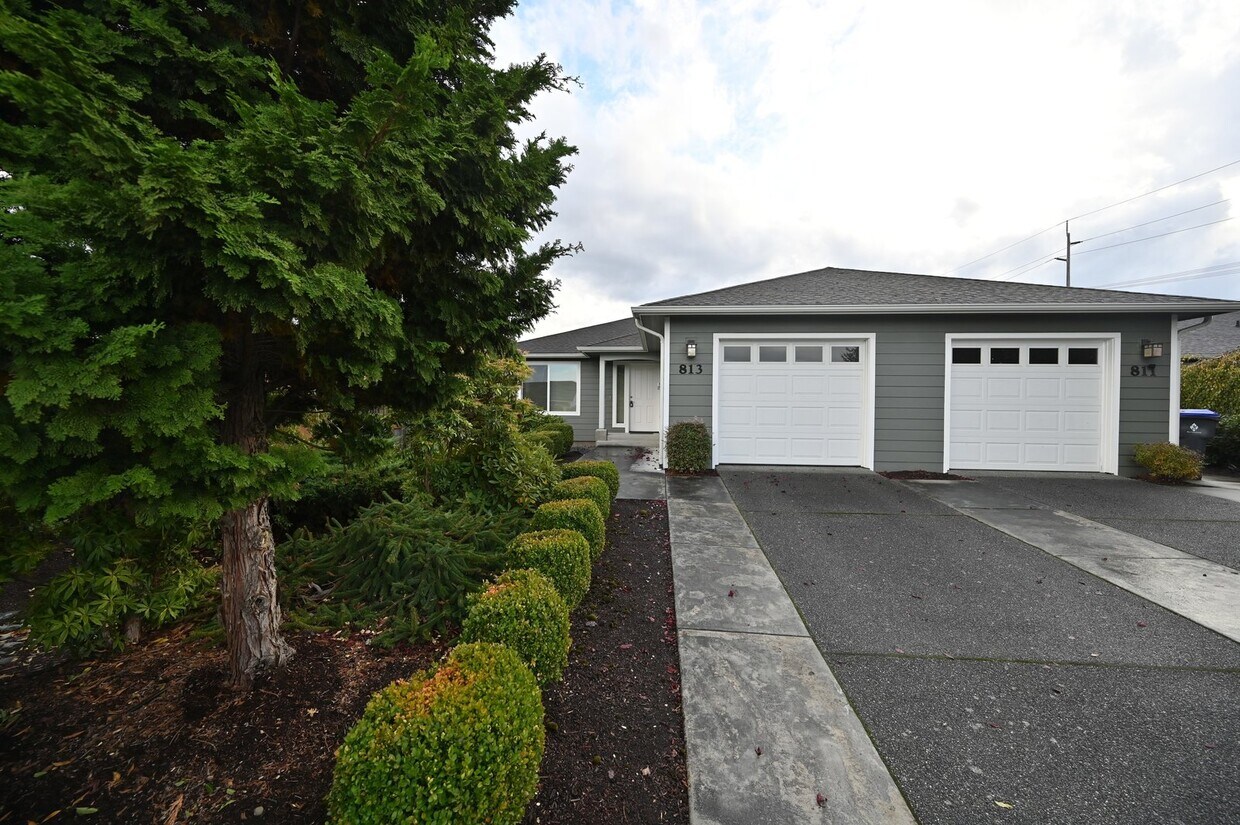 Primary Photo - 2 bed 2 bath in Sequim