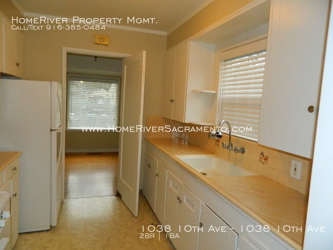 Foto del edificio - Beautiful Land Park Duplex