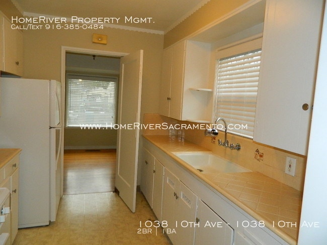 Building Photo - Beautiful Land Park Duplex