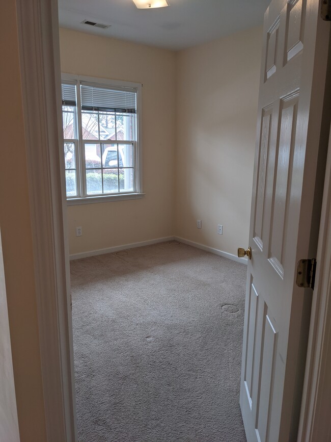 Front Bedroom - 806 Ruffin St