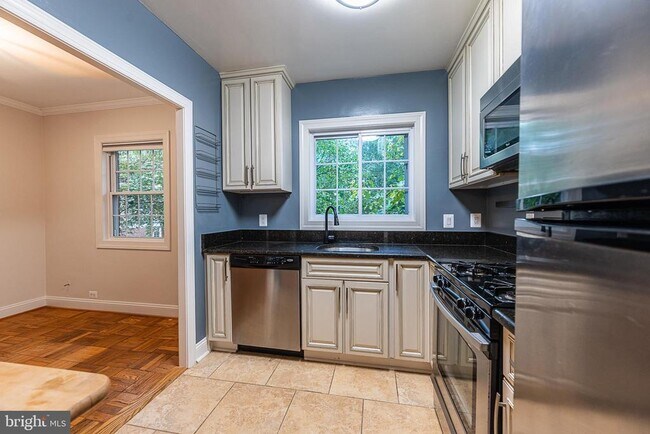 Building Photo - 3726 Holmes Ln
