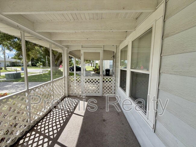 Building Photo - 300 N Jefferson Ave