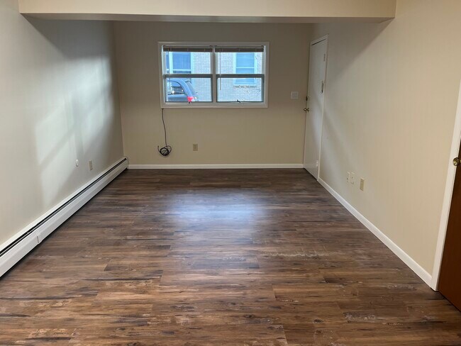 Building Photo - 2564 Elmwood Ave