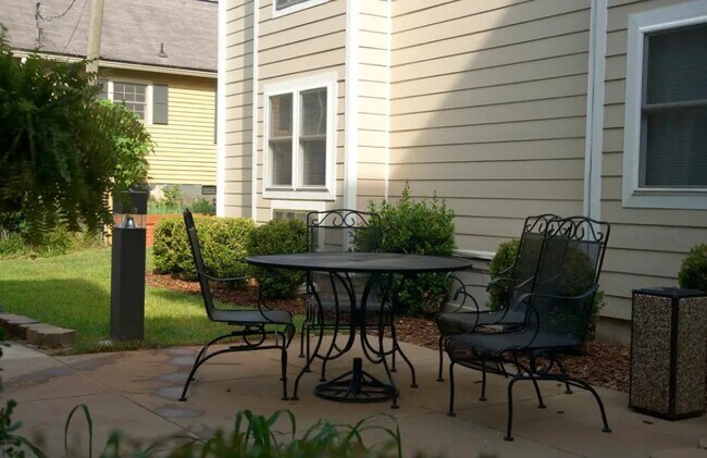 Foto del edificio - 101 S Columbia St