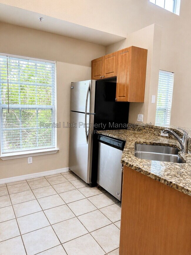 Building Photo - 5541 Rosehill Rd