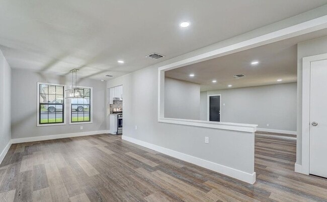Building Photo - 850 Timber Dr