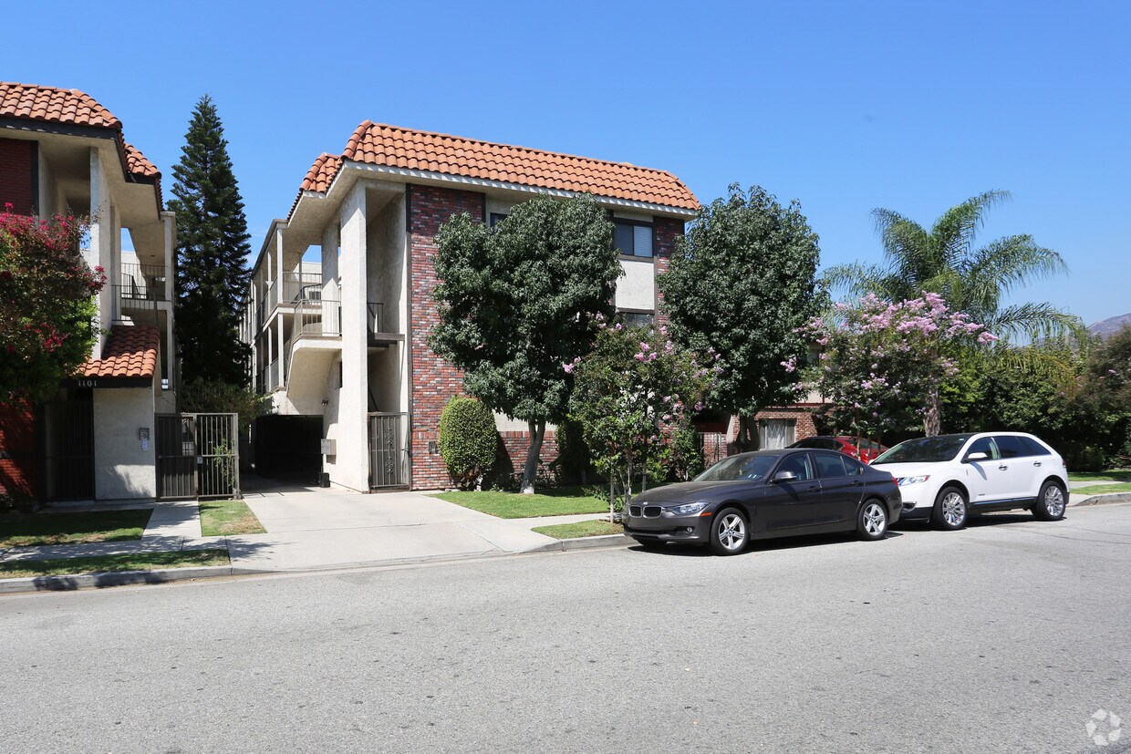 Building Photo - 1105 Melrose Ave