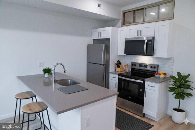 Foto del edificio - 7248 Rising Sun Ave