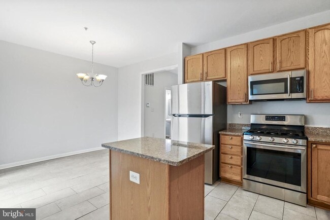 Building Photo - 6140 Newport Terrace