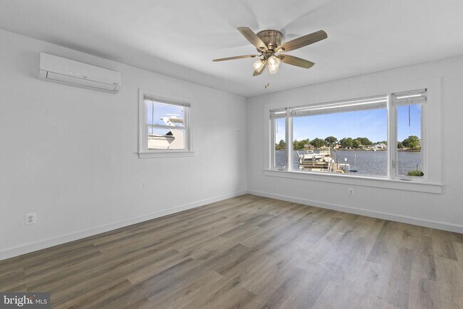 Foto del edificio - 7212 Bay Front Rd