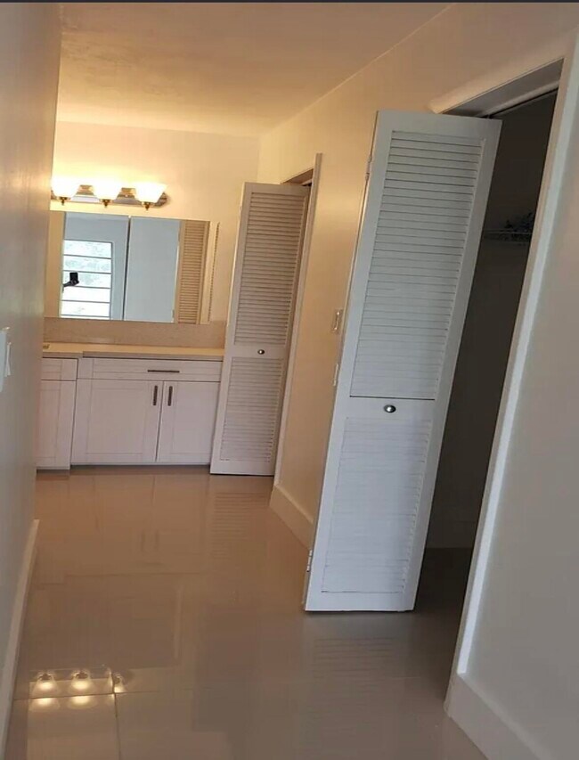 Foto del edificio - 9170 Fontainebleau Blvd