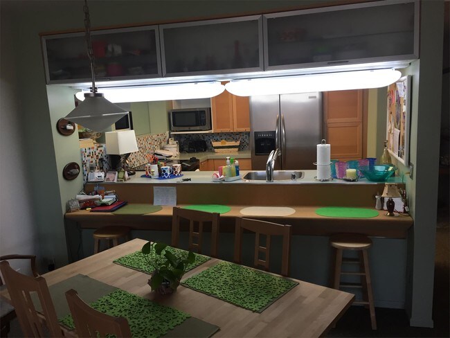 Building Photo - 910N N Pacific St