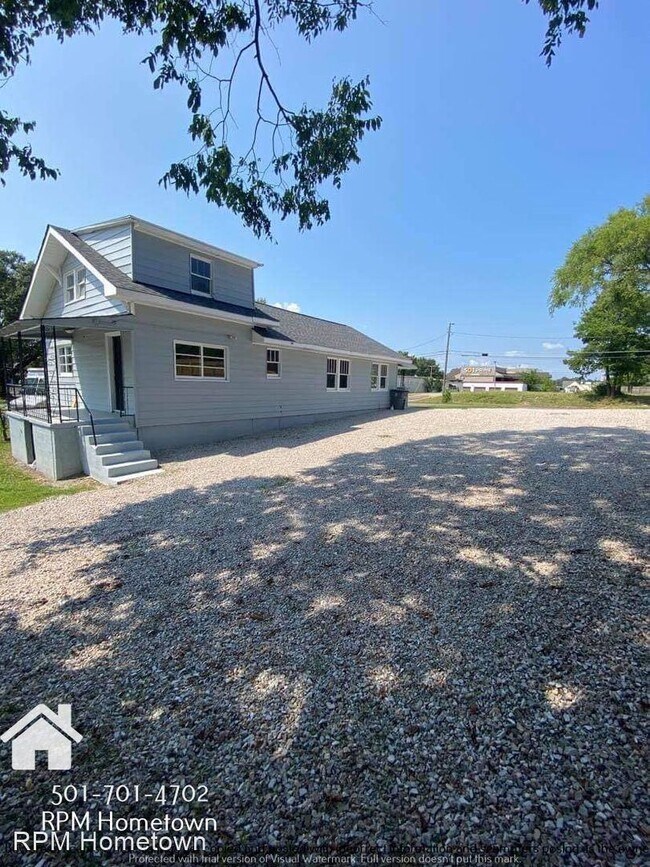 Foto del edificio - 3 br, 1 bath House - 713 Pleasant St.