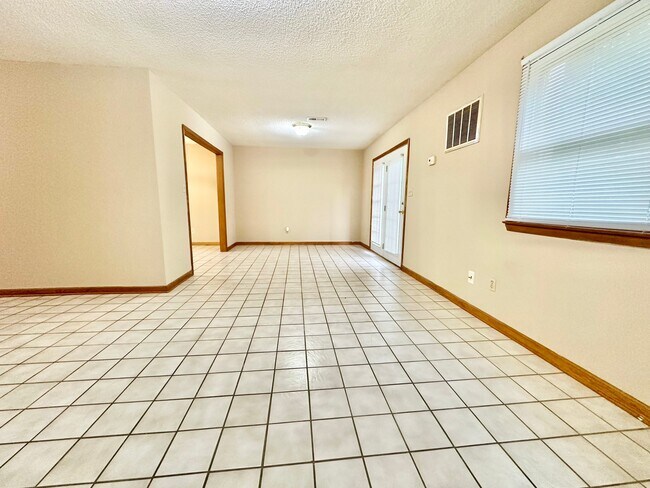 Foto del edificio - 109 Mountain View Dr