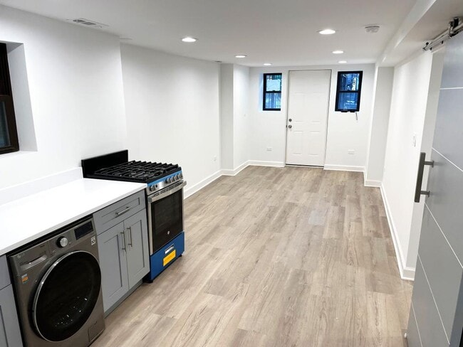Building Photo - 1 bedroom in Chicago IL 60622