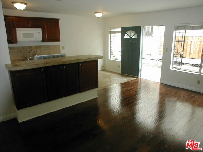 Foto del edificio - 3745 Keystone Av