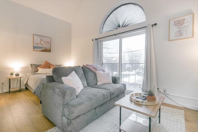 Bright, cozy living area - 515 Donofrio Dr